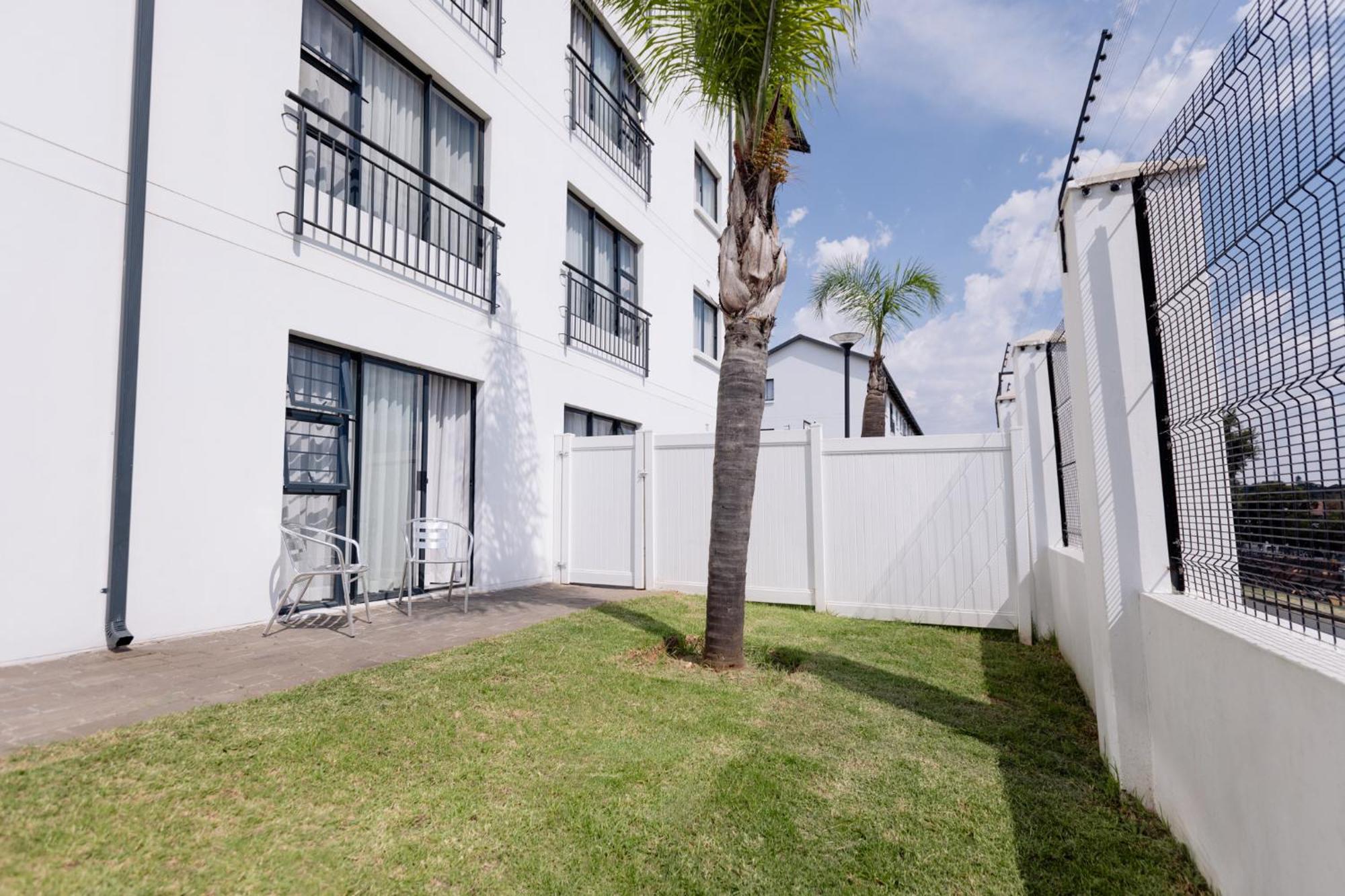 Mint Express Sandton View Johannesburg Exterior photo
